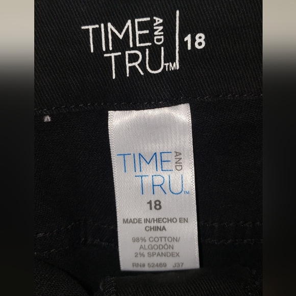 TIME AND TRUE HIGH RISE RELAX FIT BLACK SHORTS SIZE 18 - Picture 4 of 4